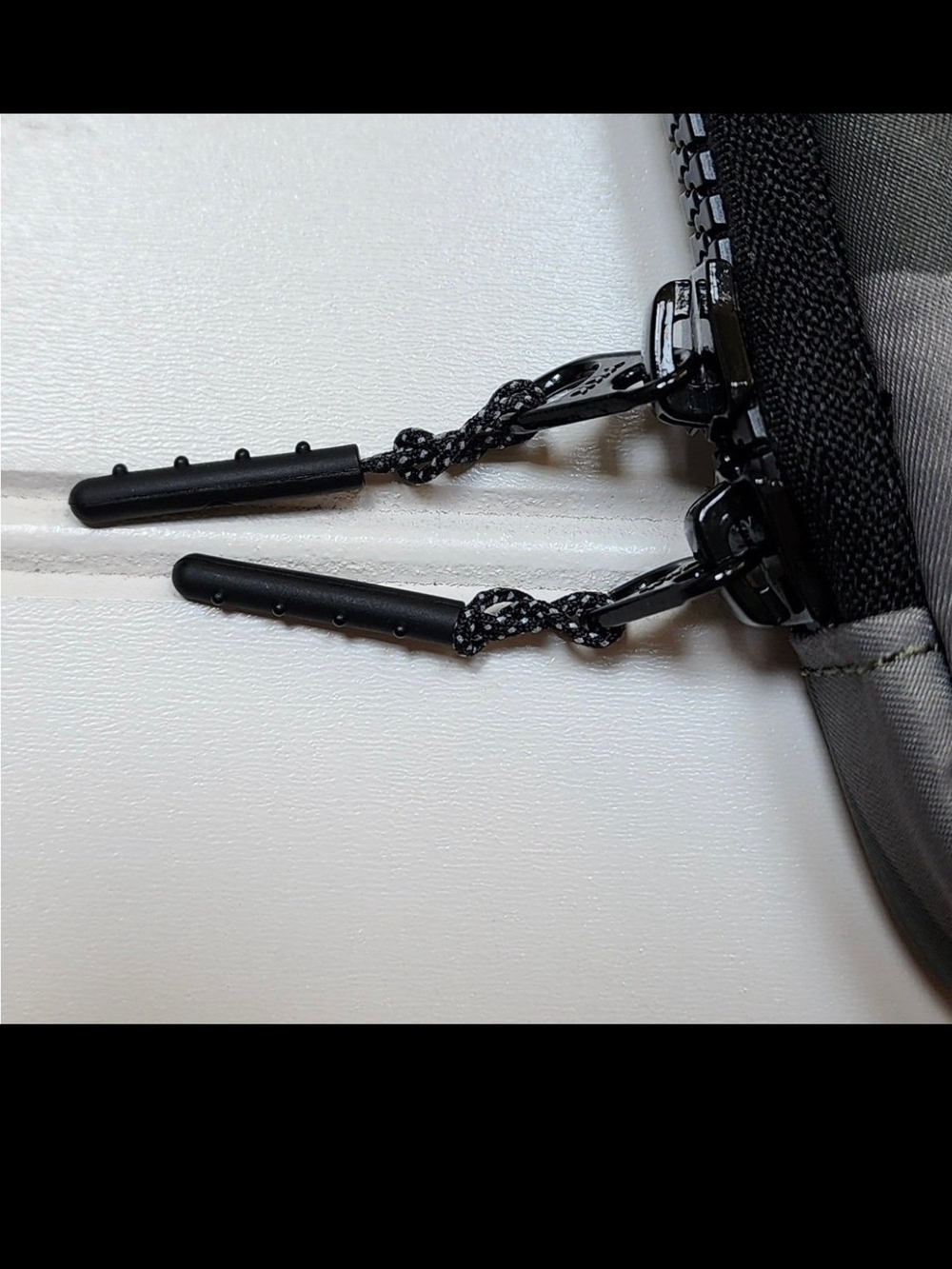 lululemon athletica mini bag in black with pink camo interior - Picture 5 of 7